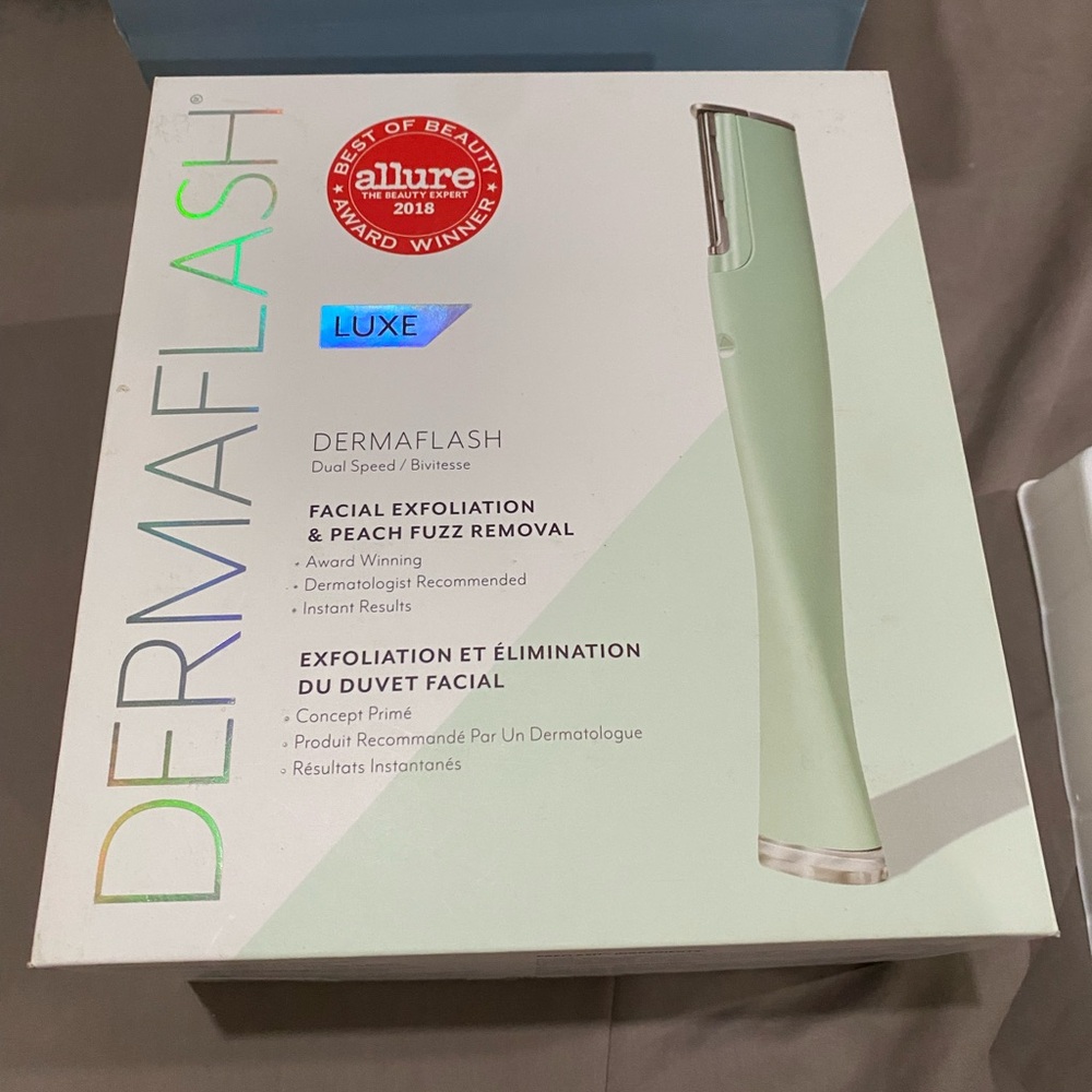 Dermaflash Luxe + Sonic Dermaplaning + Peach Fuzz Removal Set